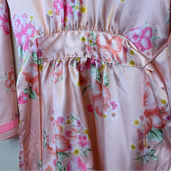 Morgan Taylor | Satin Pink Floral Hip Pockets Belted Mini Lingerie Kimono Robe - Picture 13 of 16
